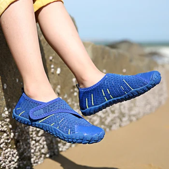 Respirável Crianças Aqua Sapatos de Verão, as Crianças de pés Descalços Água ShoesSwimming Água do Mar sport Recife Menina Anti Derrapante Sapatos de Praia menino