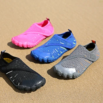 Respirável Crianças Aqua Sapatos de Verão, as Crianças de pés Descalços Água ShoesSwimming Água do Mar sport Recife Menina Anti Derrapante Sapatos de Praia menino