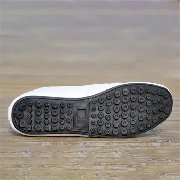 2020 Respirável Cor Sólida Deslizamento Homens Condução Sapatos Primavera E Outono Novo Estilo Respirável Homens Ervilhas Sapatos Britânica de Tênis