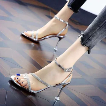 Moda de Sandálias de Salto Alto da Mulher de Nova coreano Verão Strass Salto Fino Banquete de Sapatos feminino Open Toe Sapatos