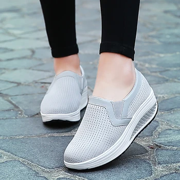 2021 Mulheres Wedge Sneakers Respirável Vulcanizar Sapatos de Verão Slip-on Plataforma Tênis Leve e Casual Sapatos para Mulheres