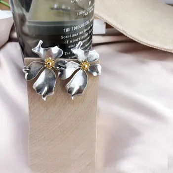 Novas Chegadas de Ouro Branco Cor de Prata Flor brinco de alergia livre de bronze xquisite Barbo brincos mulheres jóias joyas