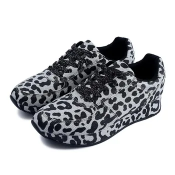 Europeus e Americanos, de espessura inferior sapatos femininos 2020 moda de nova leopardo selvagem coreano casuais sapatos de mulher televisão sapatos de plataforma