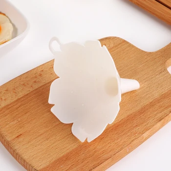 1Pc Lotus Modelagem de Plástico Funil de Cozinha Criativa Sakura Funis de Casa Azeite Temperos Pó Líquido Distribuidor de Acessórios