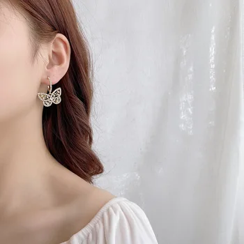 Coreia Moda a Imitação de Pérola, Cristal Design de Arco Pingente, Brincos para Mulheres de Luxo All-correspondência da Instrução Brincos Jóias Presentes
