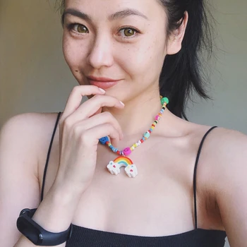 HUANZHI 2021 Nova Linda Harajuku Cores de Grânulo de Dados do arco-íris Smiley Cogumelo Pingente de Colar para Mulheres Meninas Acessórios de Festa