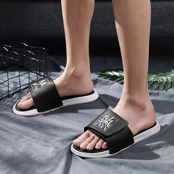 2021 Verão dos Homens Novos Sandálias ao ar livre Casual Sandálias e Chinelos, Chinelos de Mens Homens Não-deslizamento Suave Inferior Sapatos