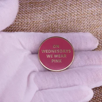 Na Quarta-Feira Que Vestir Cor-De-Rosa Pin De Lapela Mean Girls Citações Engraçadas Botão Broche De Senhoras Da Moda-Acessórios
