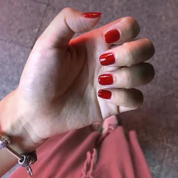 24pcs Pressionar Sobre as Unhas Desenhos de Mulheres Doce Manicure Curto Vermelho Elegnet Falso Prego Com Cola de Moda Simples Pura Cor de Unhas postiças PARA