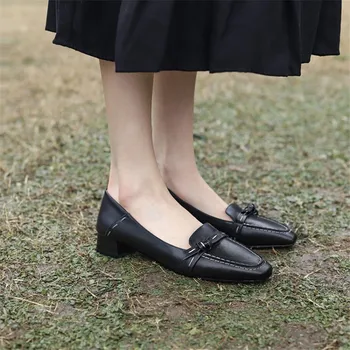 2021 Primavera Mulheres Bombas de Couro de Vaca Pequeno Dedo do pé Quadrado Slip-On Chunky Calcanhar Tamanho Grande Retro Dois-usar Sapatos femininos Sapatos Casuais