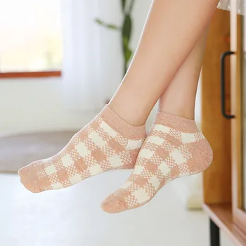 O estilo japonês de verão as mulheres-no-show meias casuais coisas Baratas 2021 tendências Invisível tornozelo moda Kawaii Par de alta tendência de meias