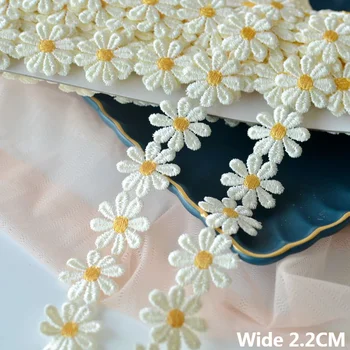 2.2 CM de Largura de Algodão Branco, Bordado de Margarida Apliques de Renda Flores em 3D Fabirc Colar de Decote Guarnição da Fita Vestido de Chapéus de Costura de DIY