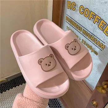 HOUZHOU Urso Feminino Chinelos de quarto para a Casa de Verão de Flip-Flops 2021 Mulheres Anime Sapatos Kawaii Flats Casual casa de Banho Slides Sandálias de Praia