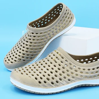 2021 Moda Verão Chinelos Homens Ocos Respirável Praia Unissex Casual Slip-on, Flats, Sandálias dos Homens de Alta Qualidade Sapatos