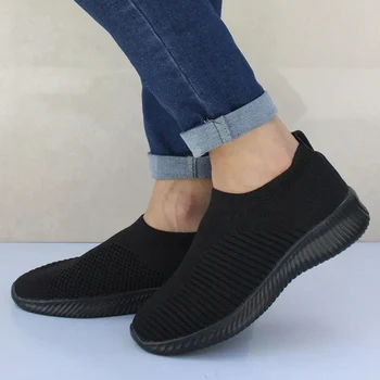 2021 Moda De Mulheres Novos Tênis Macio E Confortável Plus Size Feminino Tênis Básico Deslizamento No Plano Senhora Vulcanizar Sapatos Sapatos Casuais