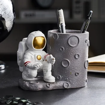 Bonito Astronauta Resina Escultura Nórdicos Área De Trabalho Do Office Caneta Titular Acessórios Astronauta Estátua Casa De Artesanato Decoração