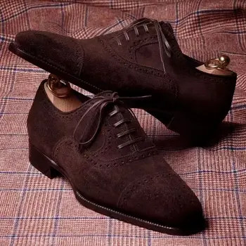 Mais novo de alta Qualidade dos Homens de Moda Sapatos de Vestido Clássico Marrom Camurça Premium Brogue Sapatos Casuais Zapatos De Hombre AG006